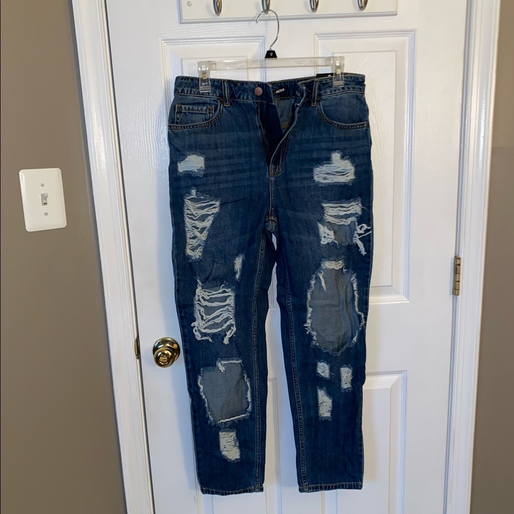 Fashion Nova ripped boyfriend jeans, Size 9